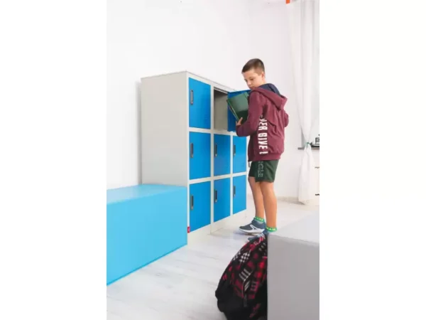 3-inimese lisaosa 9-inimese garderoobikapile